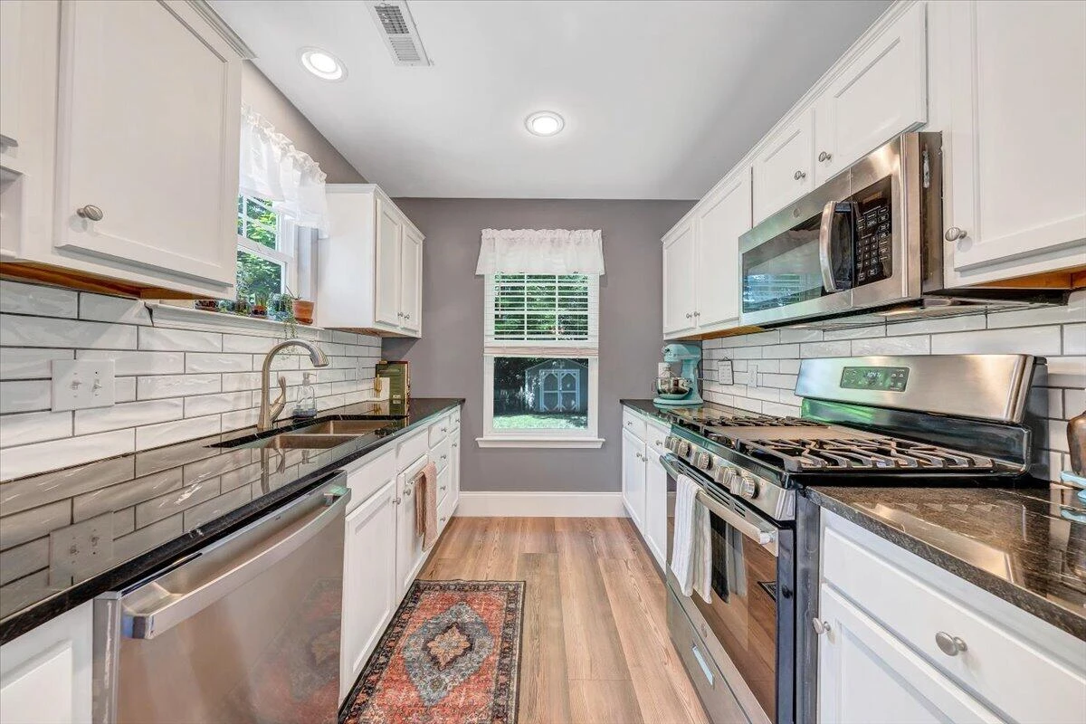 3310 Belle AVE NE - Photo 15