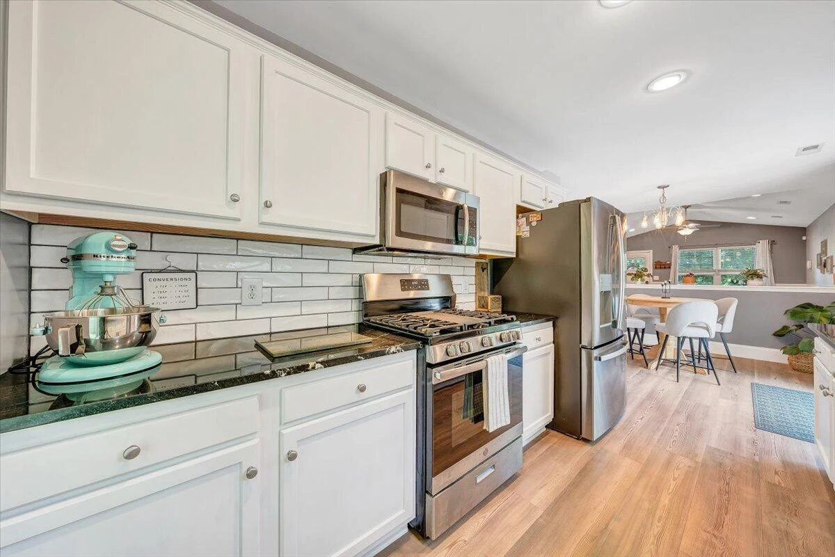 3310 Belle AVE NE - Photo 17