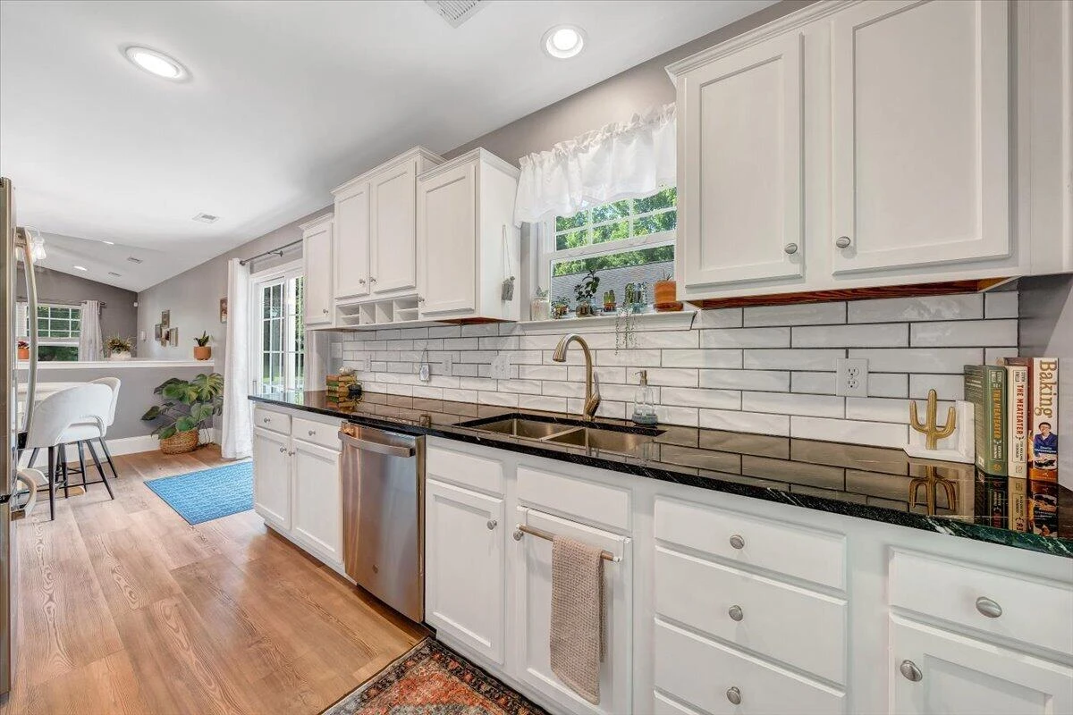 3310 Belle AVE NE - Photo 18