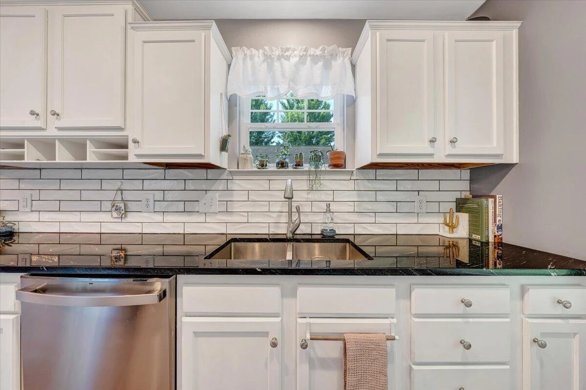 3310 Belle AVE NE - Photo 19