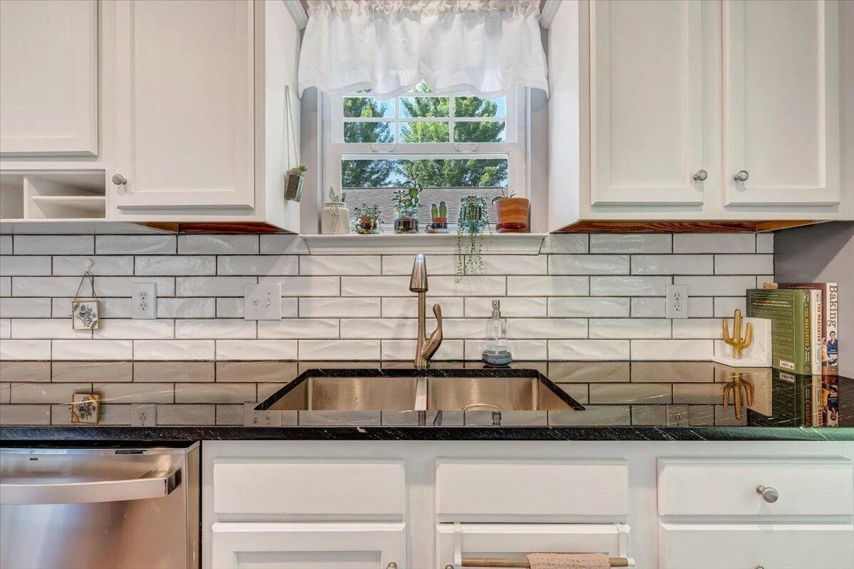 3310 Belle AVE NE - Photo 20