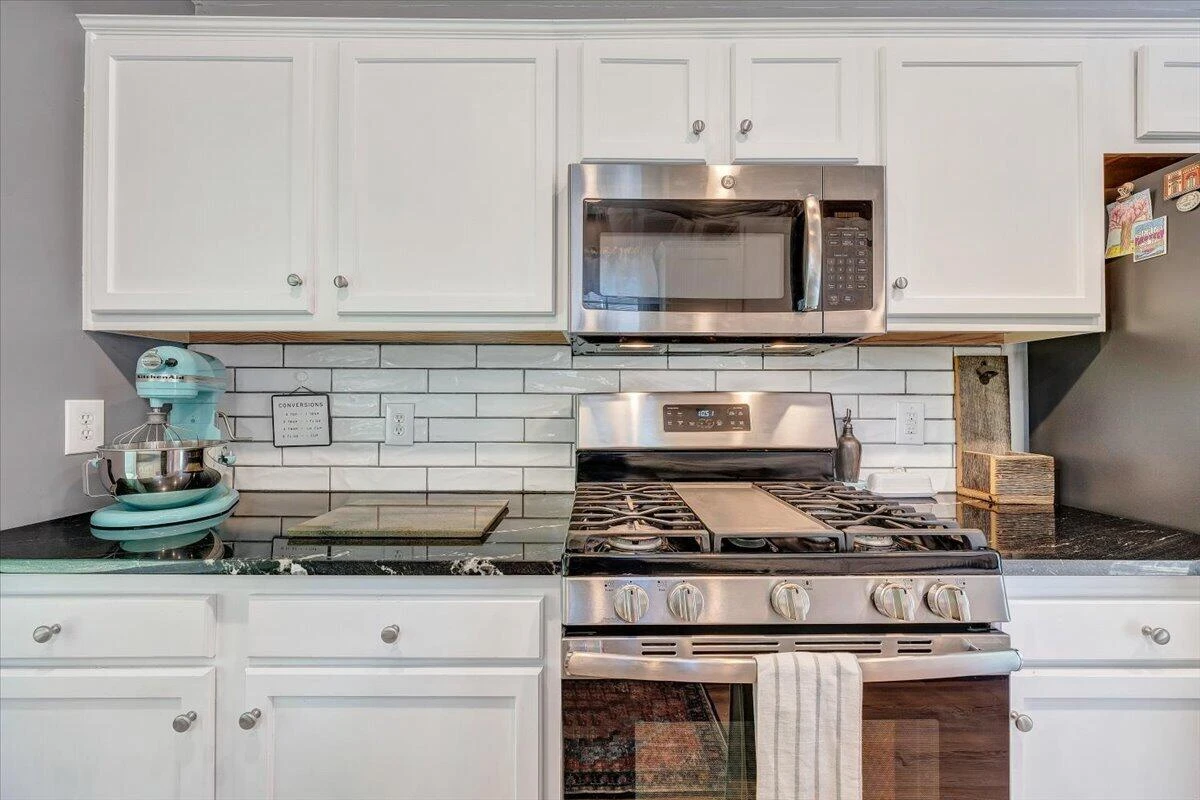 3310 Belle AVE NE - Photo 21