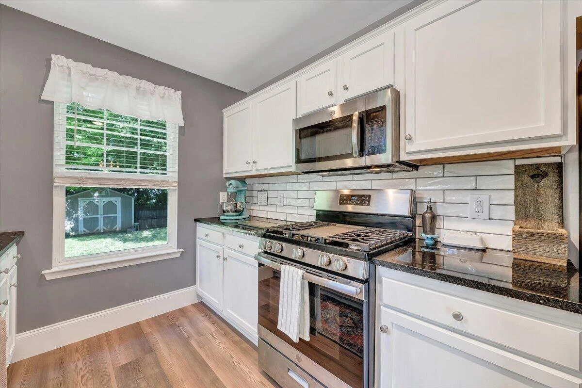 3310 Belle AVE NE - Photo 22