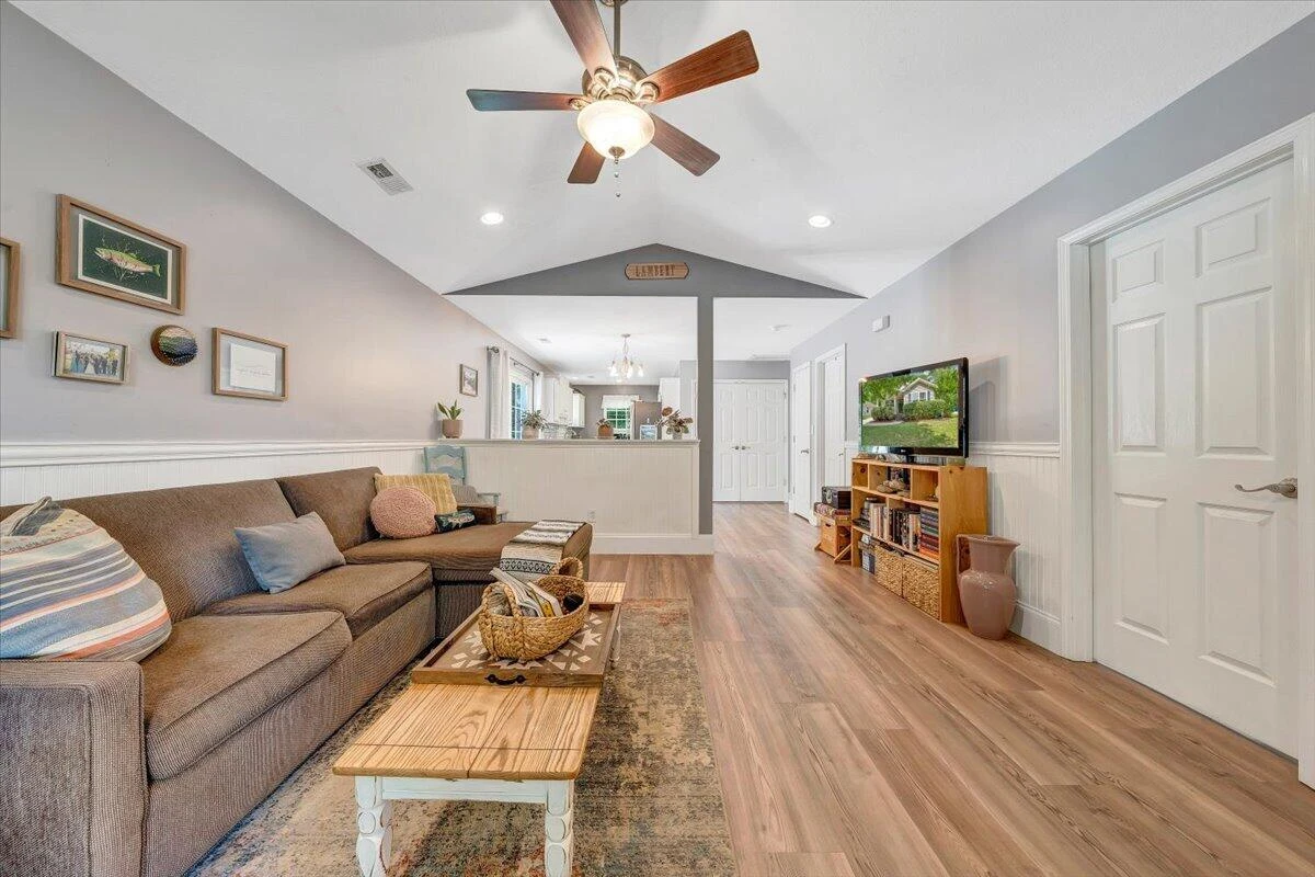 3310 Belle AVE NE - Photo 5