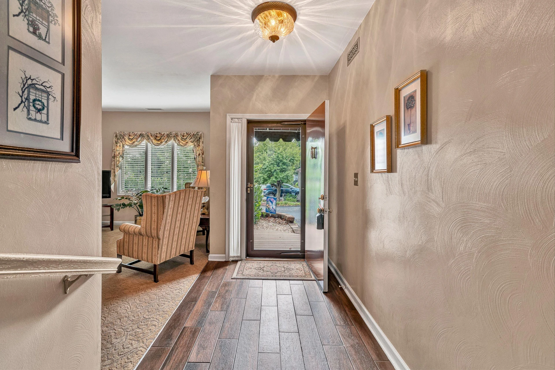 515 Dillon DR - Photo 3