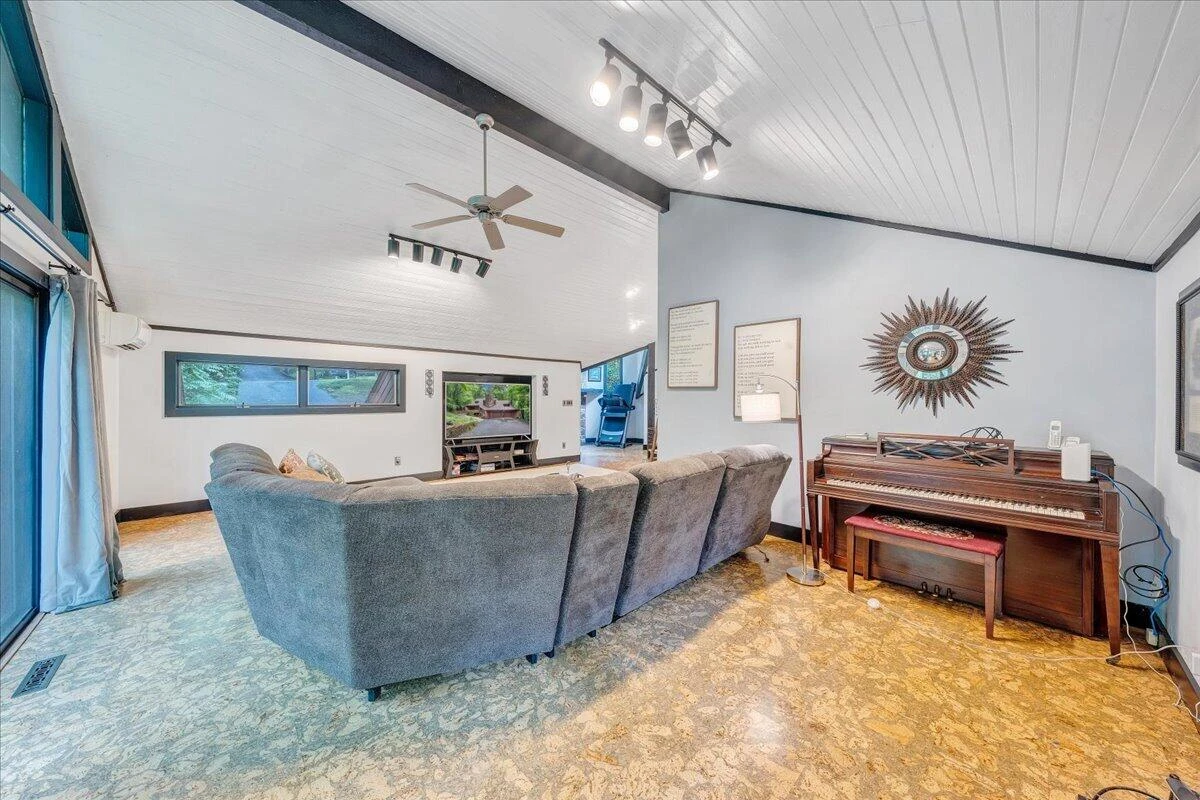 6227 Saddleridge RD - Photo 14