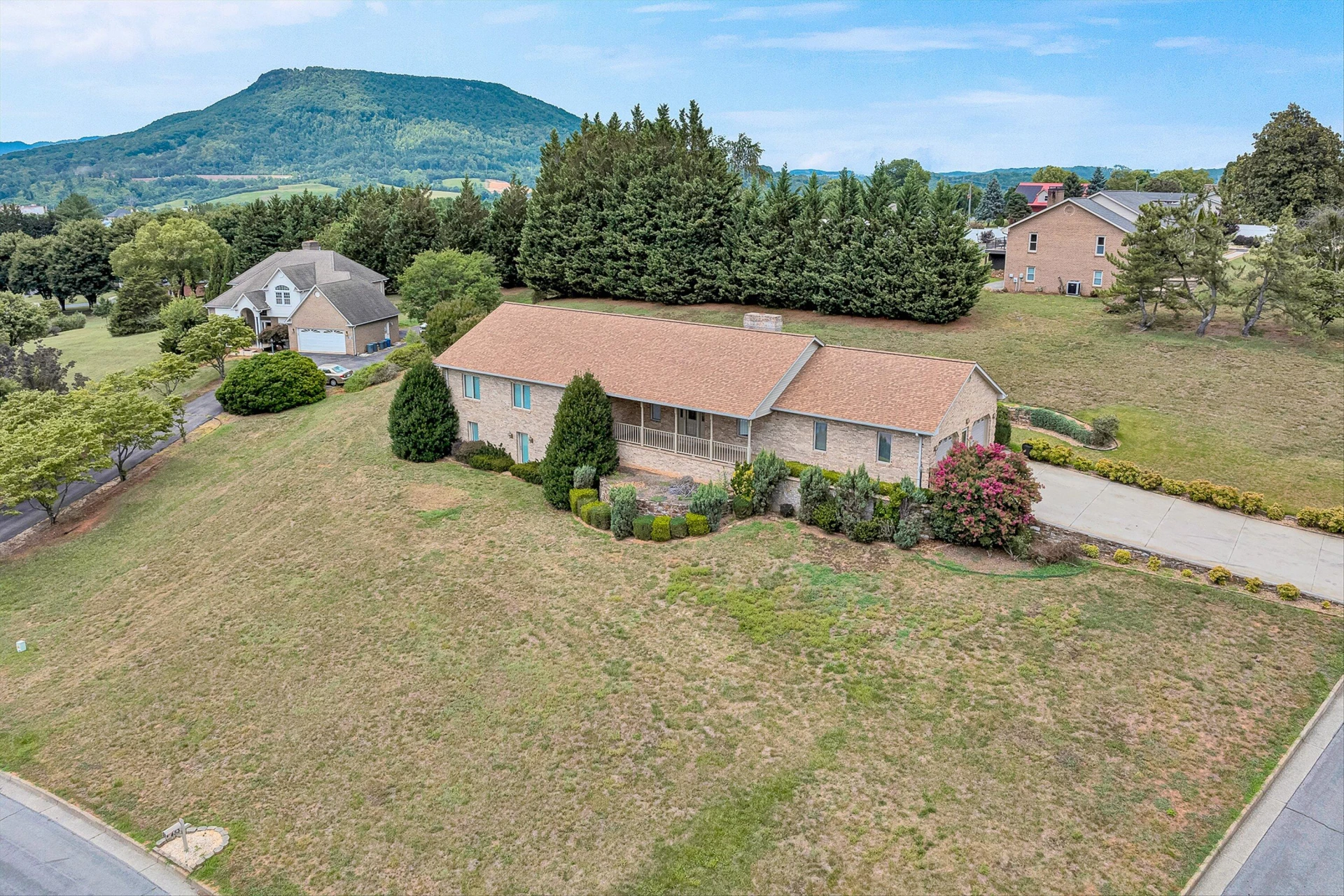 453 Highland DR