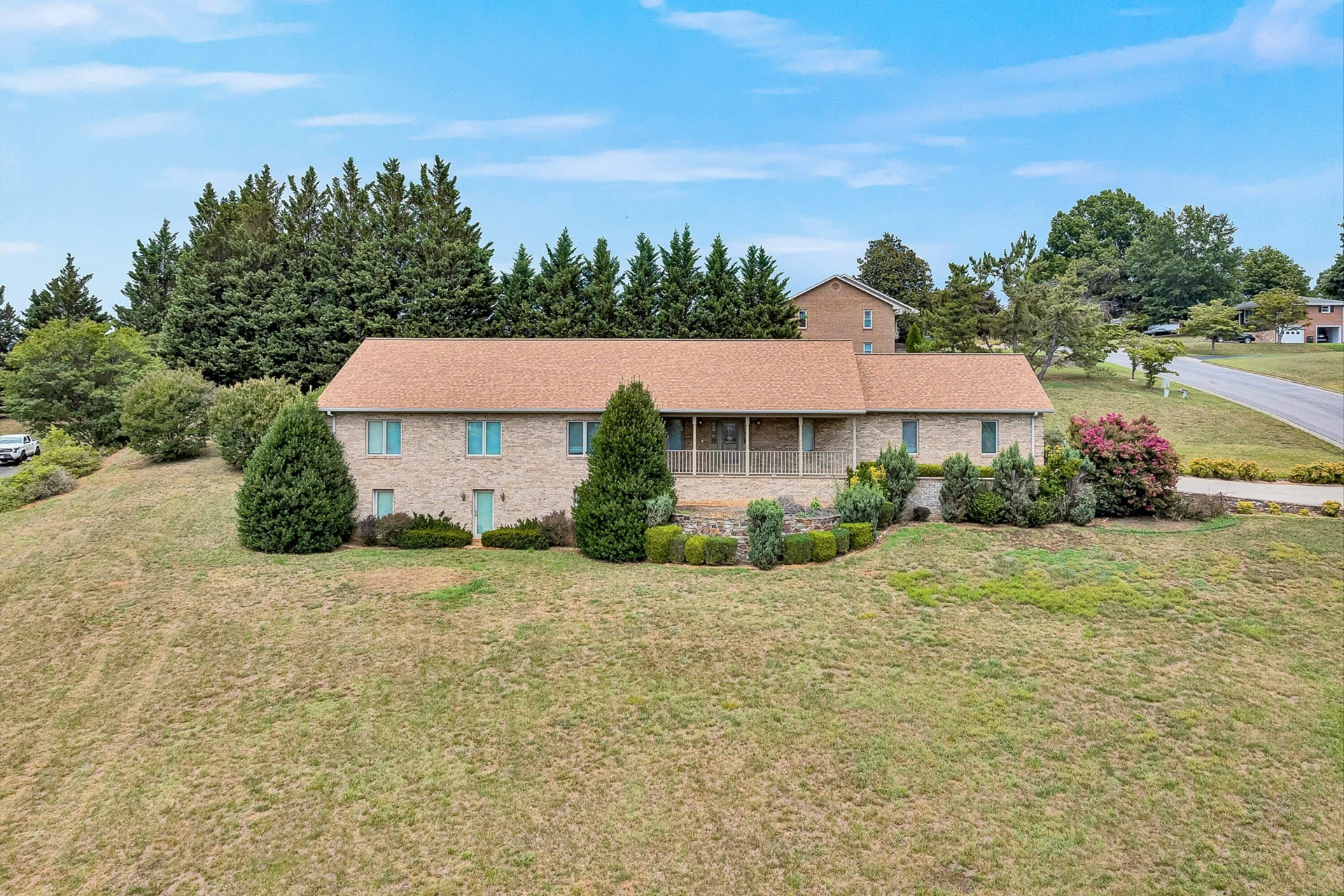 453 Highland DR - Photo 2
