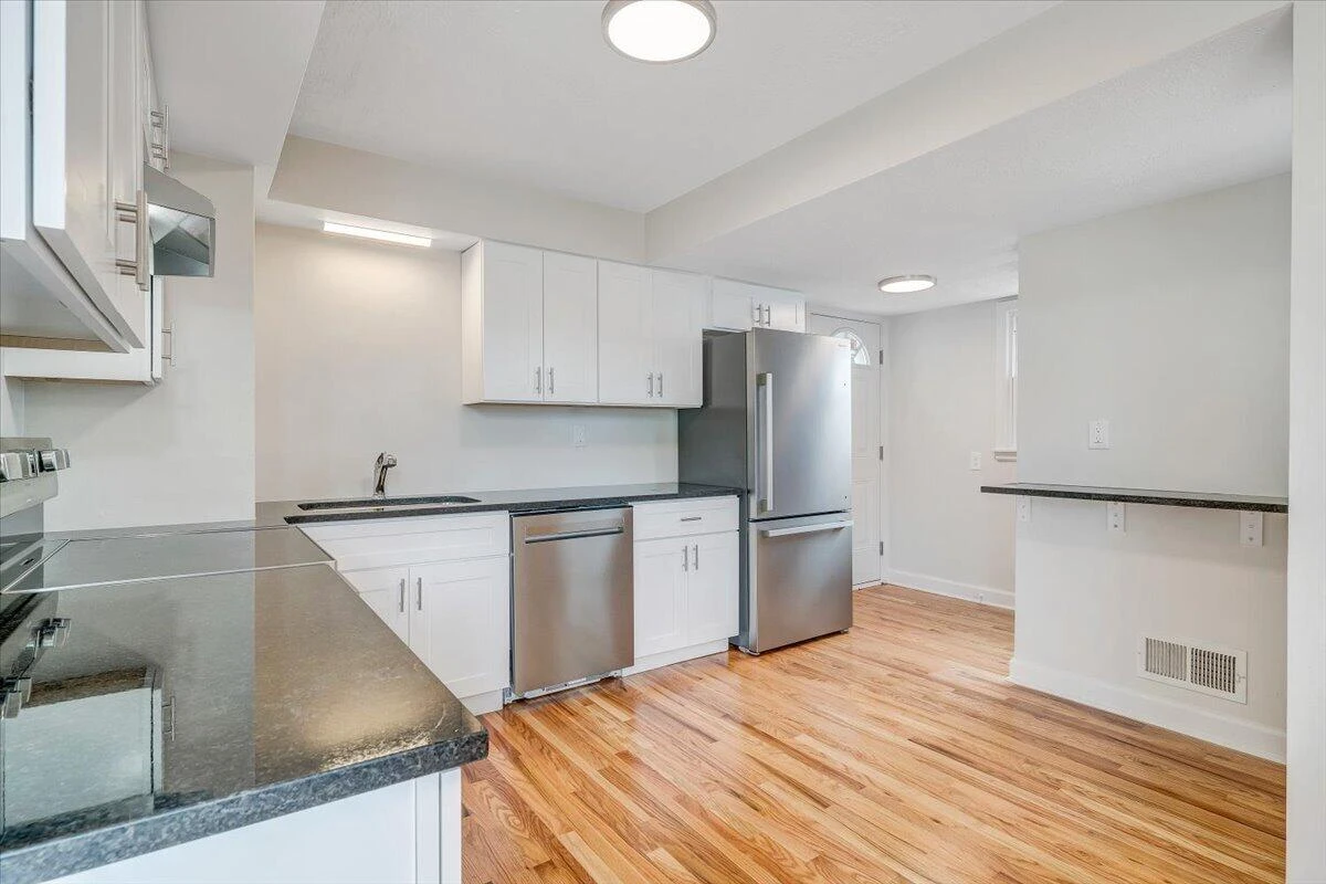2001 Colgate ST NE - Photo 11