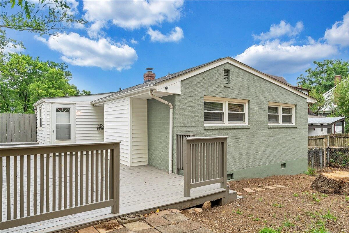 2001 Colgate ST NE - Photo 28