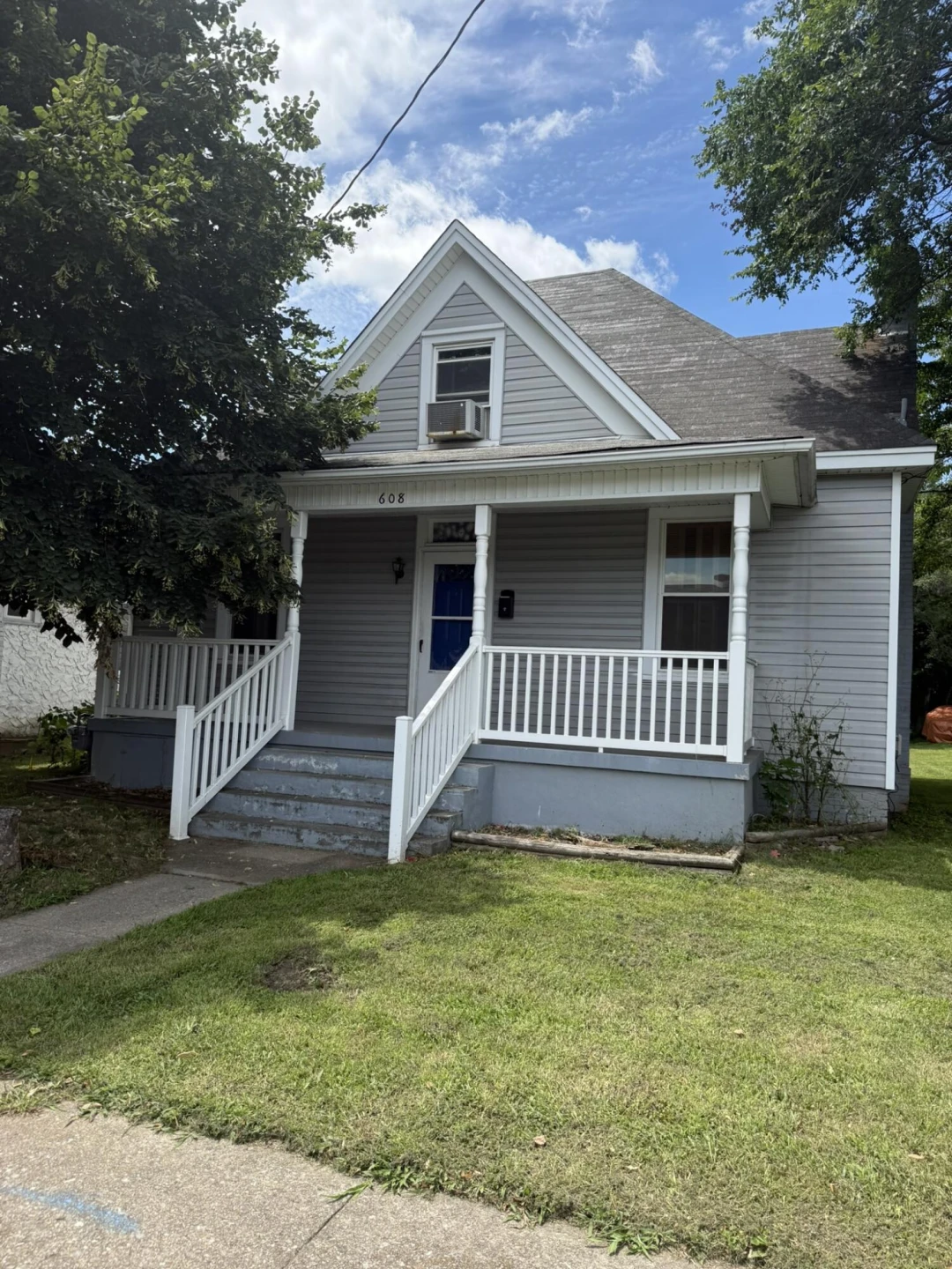 608 W Main ST