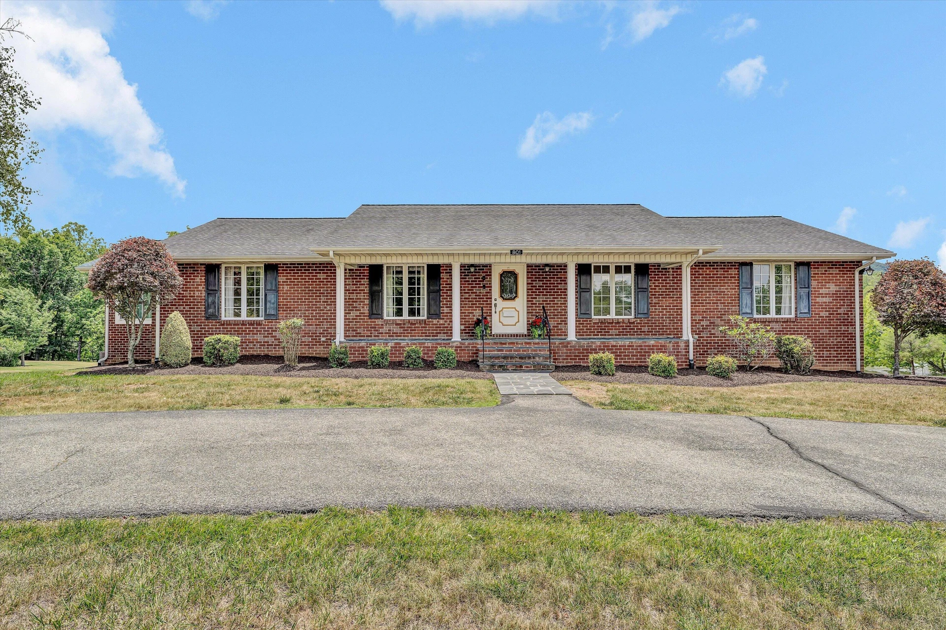 801 Orchard Lake DR - Photo 2