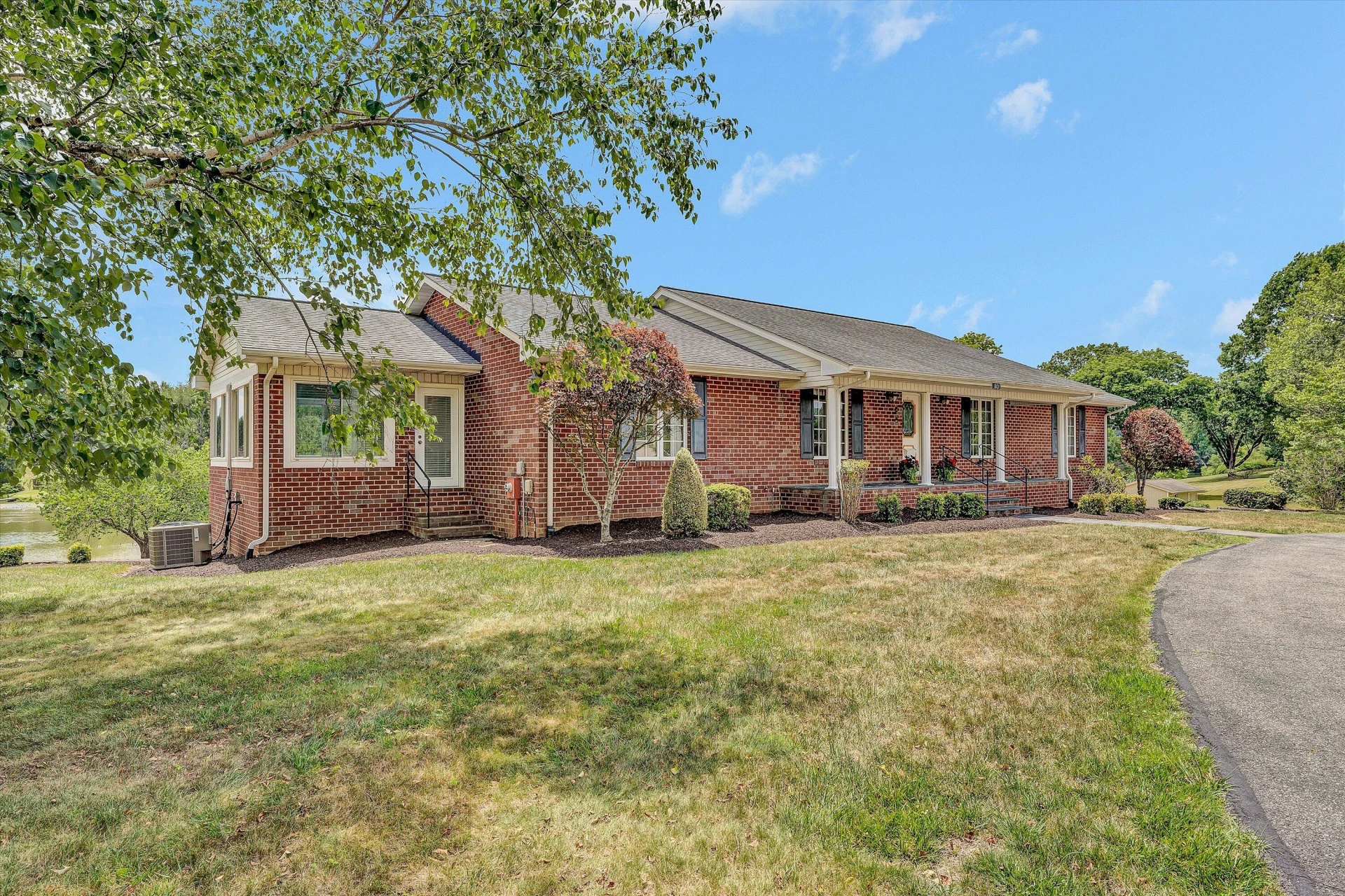 801 Orchard Lake DR