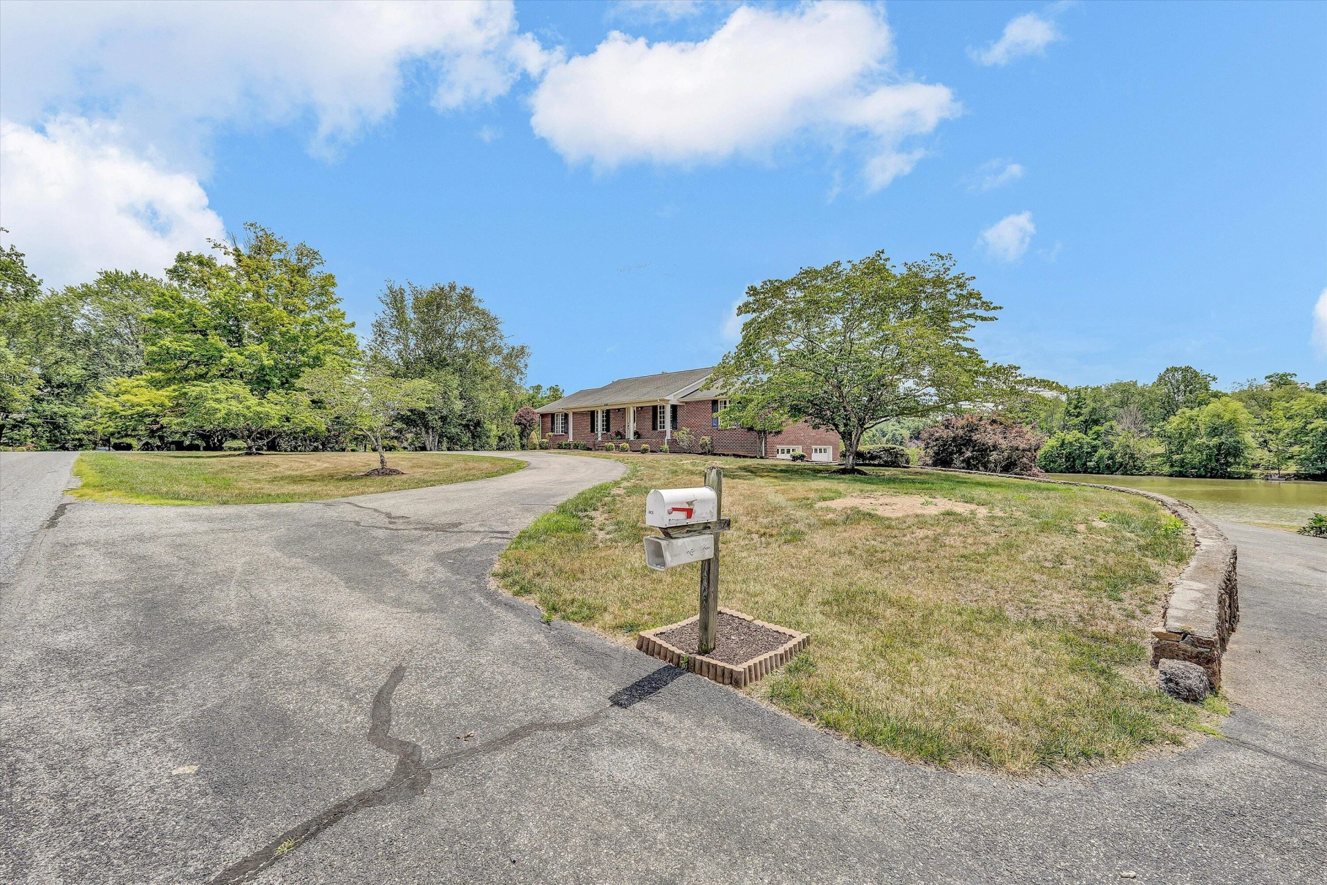801 Orchard Lake DR - Photo 4