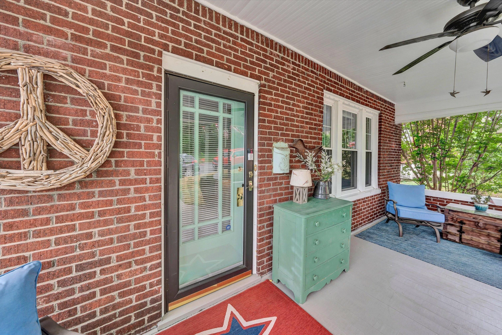 530 Camilla AVE SE - Photo 4