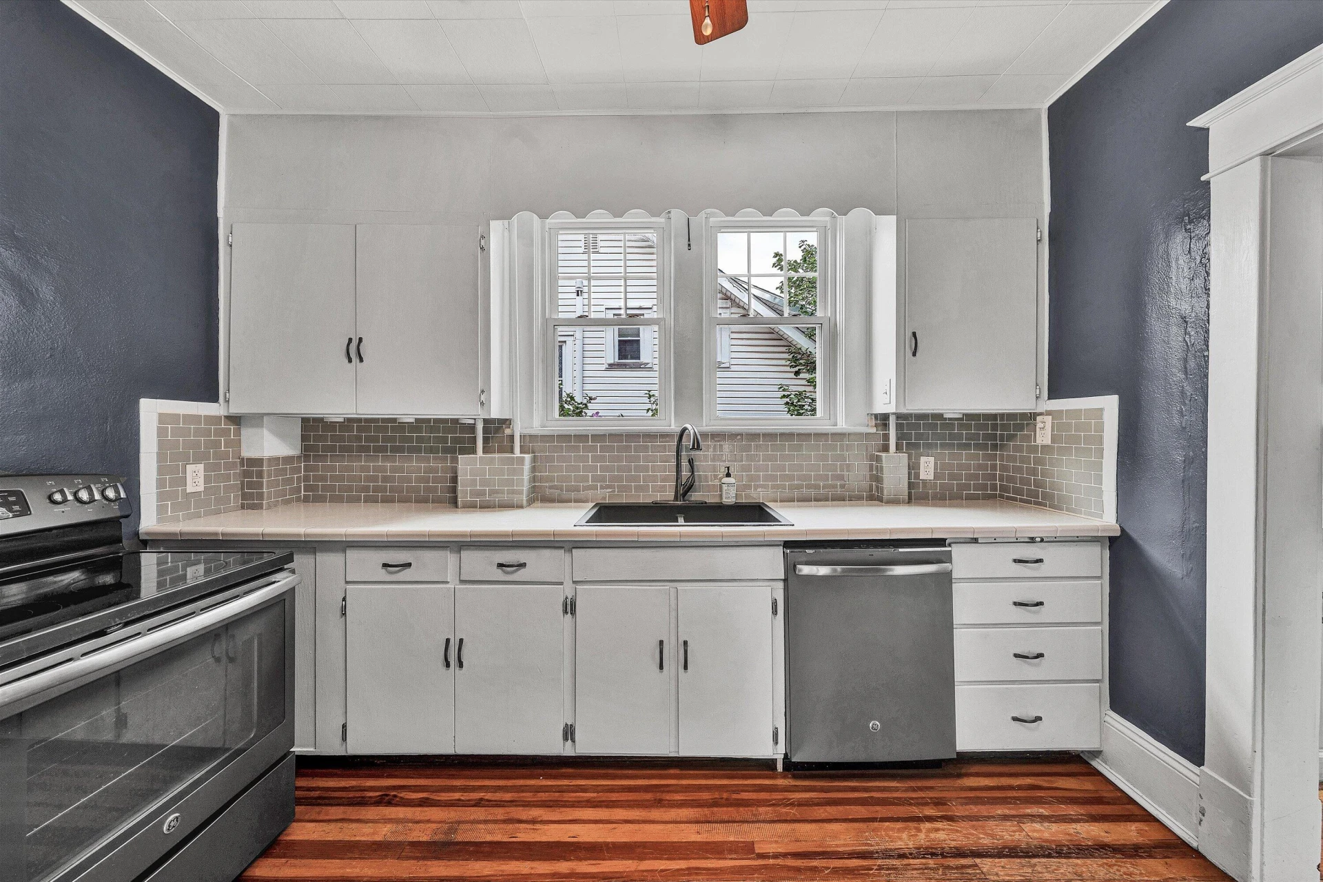 530 Camilla AVE SE - Photo 8