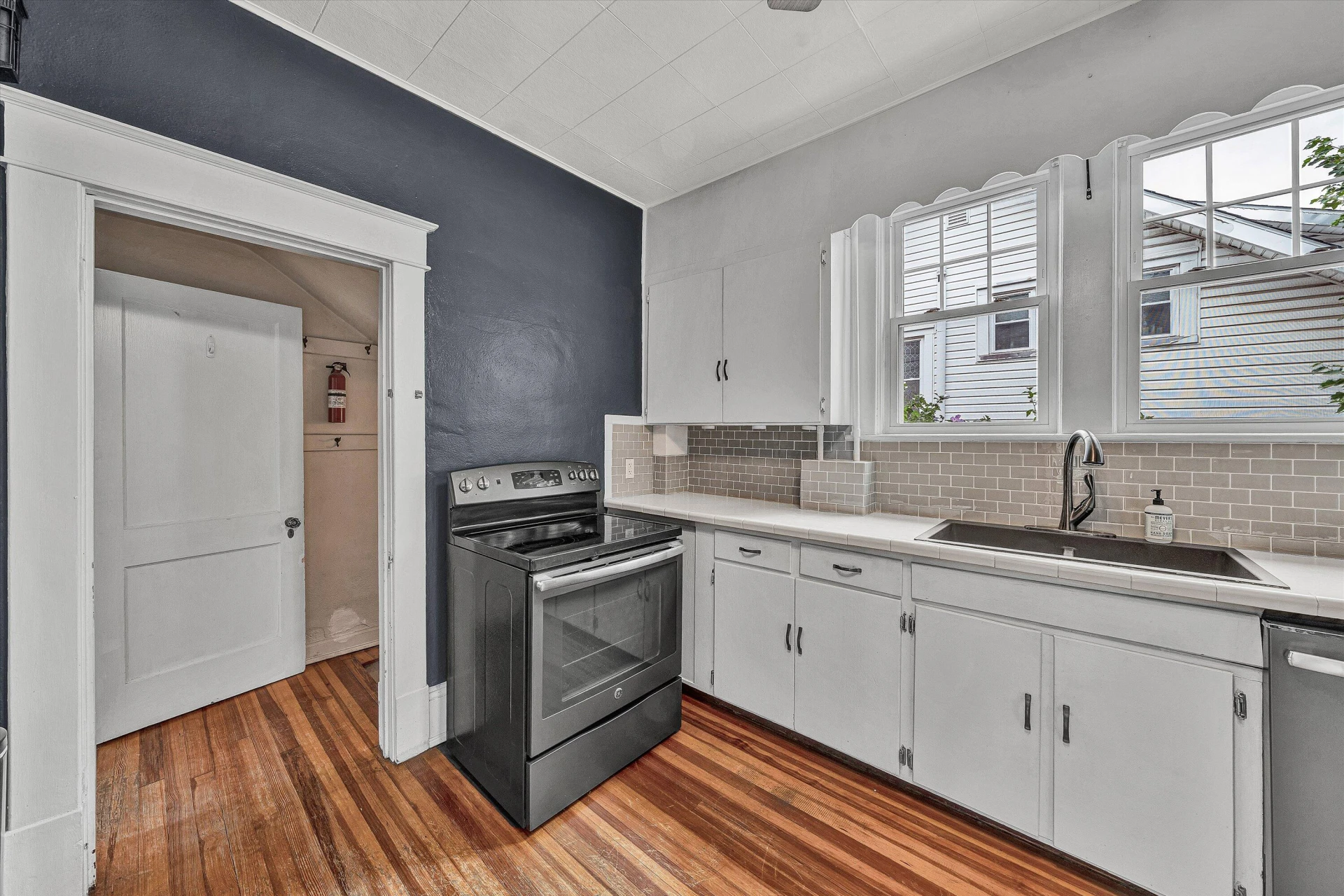 530 Camilla AVE SE - Photo 9