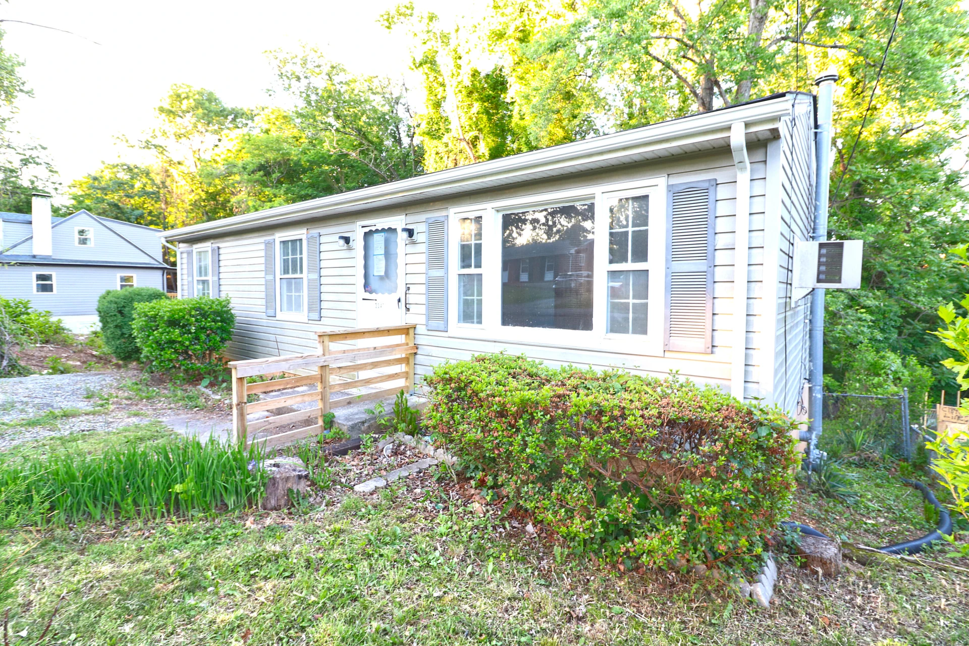 3343 Westmoreland DR - Photo 3