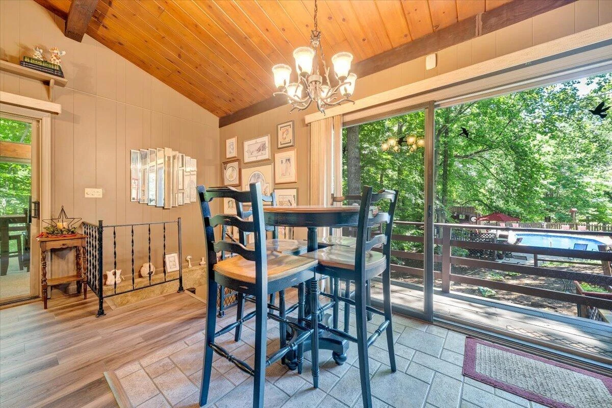 1842 Thomason LN - Photo 18