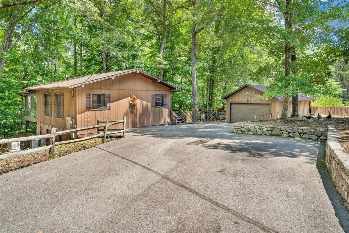 1842 Thomason LN - Photo 2