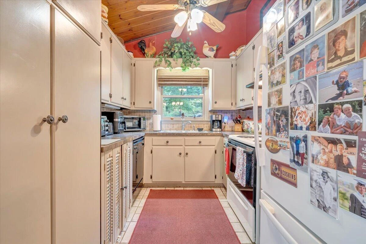 1842 Thomason LN - Photo 20
