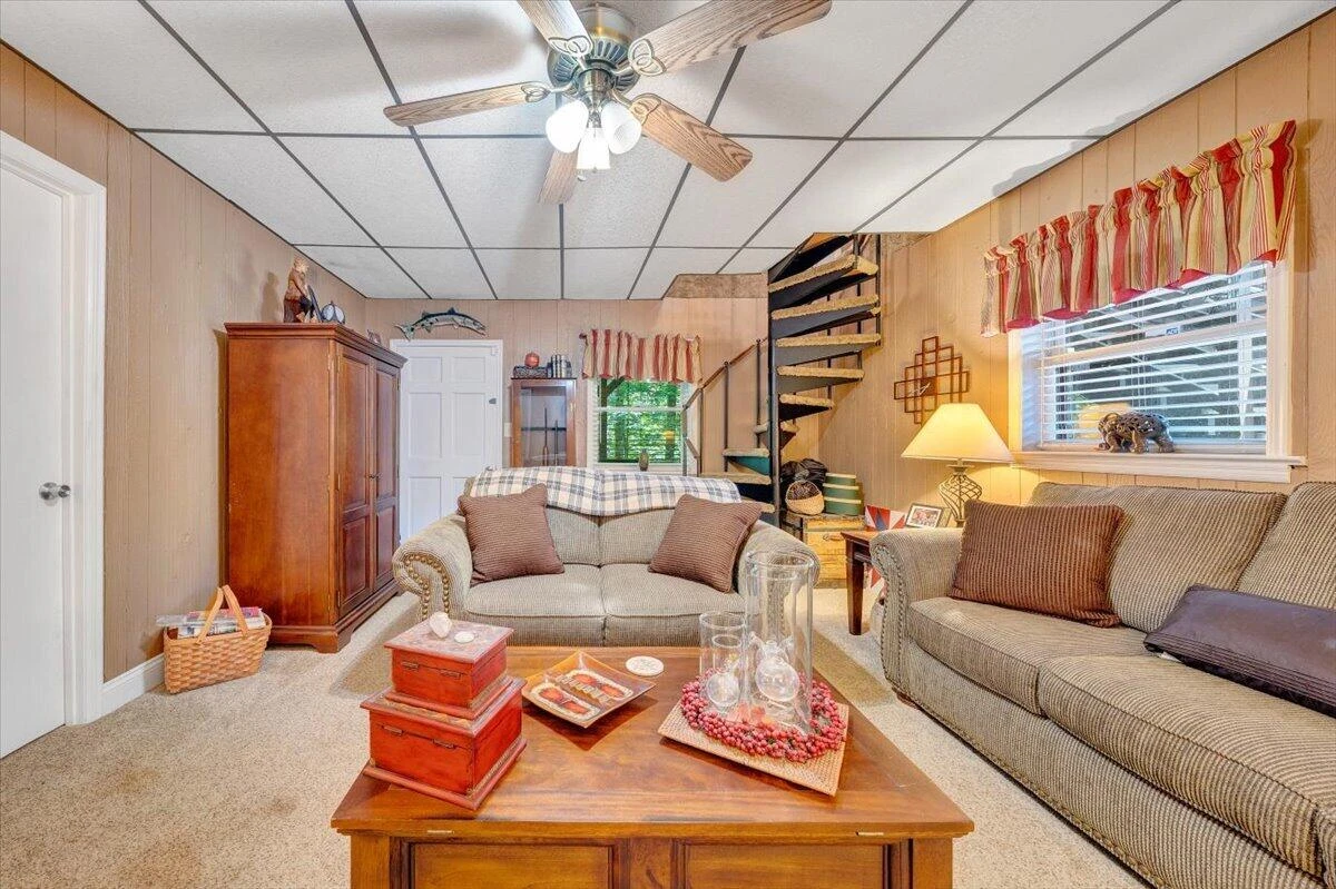 1842 Thomason LN - Photo 32