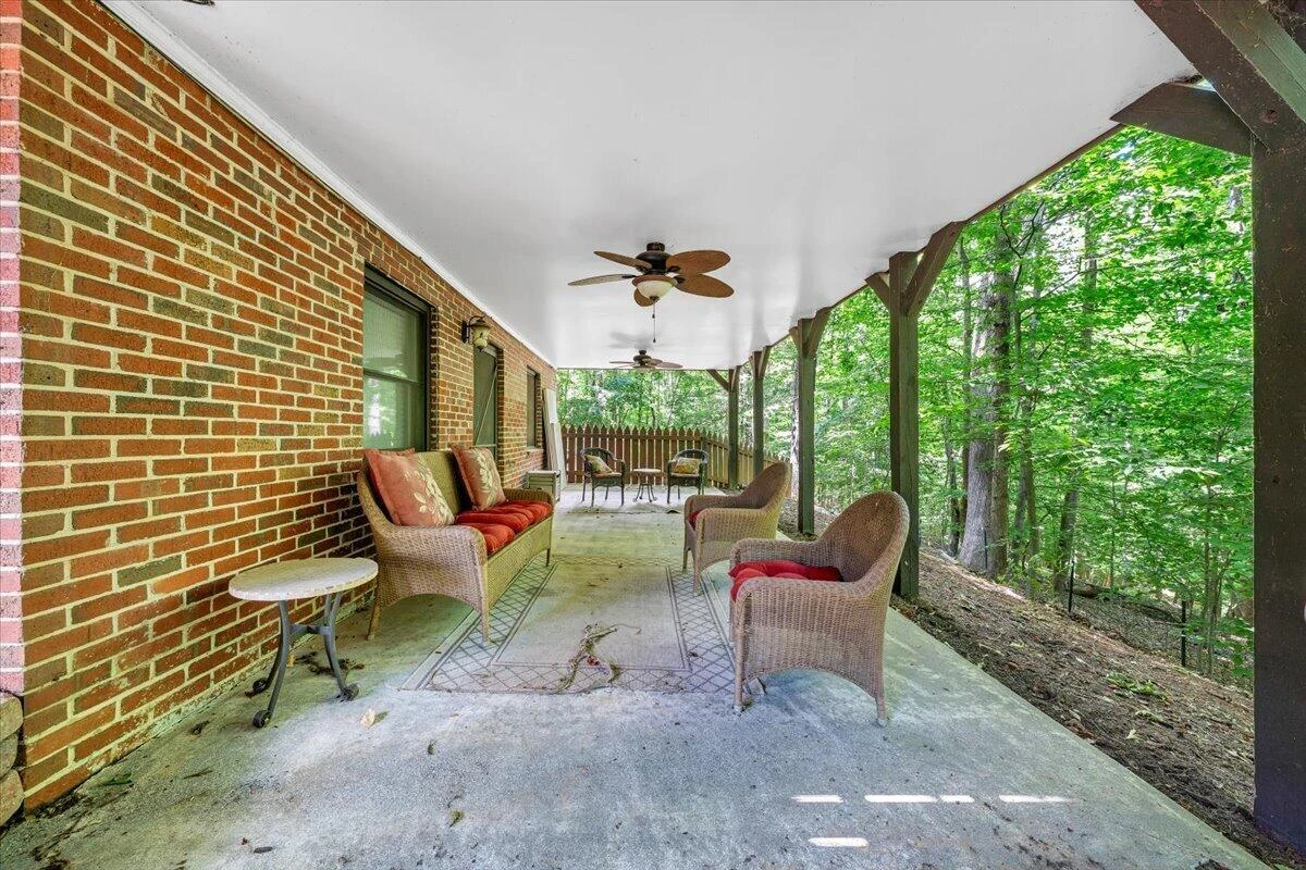1842 Thomason LN - Photo 44