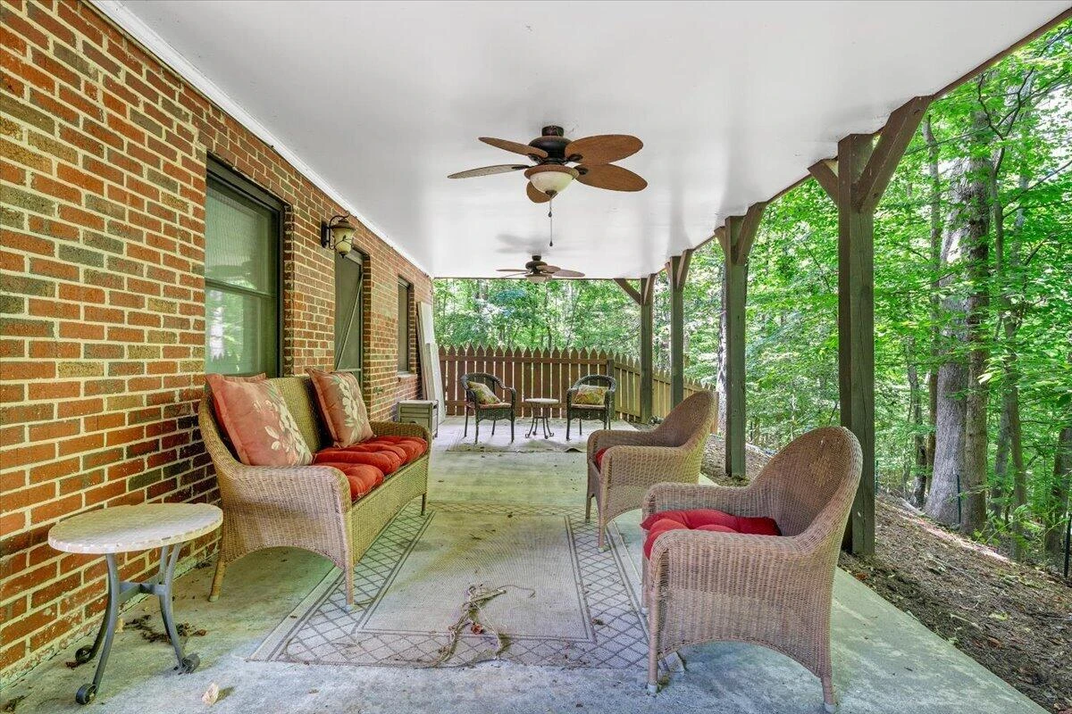 1842 Thomason LN - Photo 45