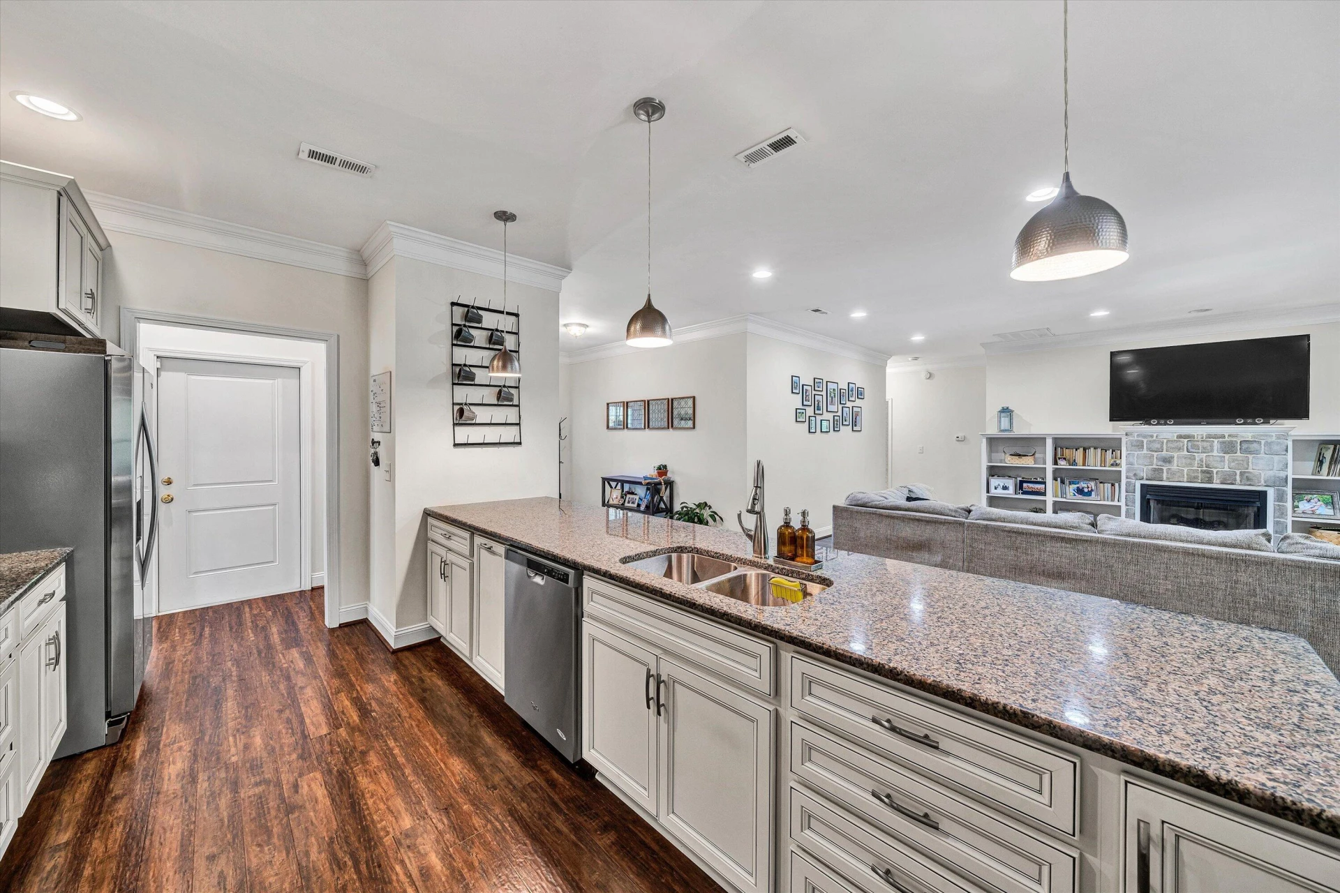 4851 Colonial AVE - Photo 13