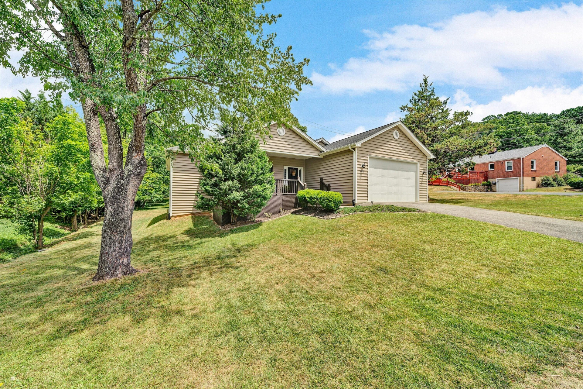 4851 Colonial AVE - Photo 2