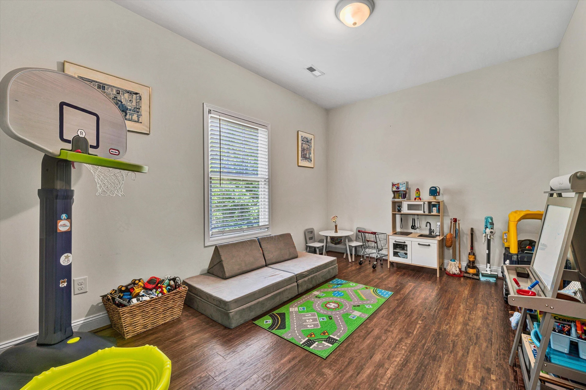 4851 Colonial AVE - Photo 20