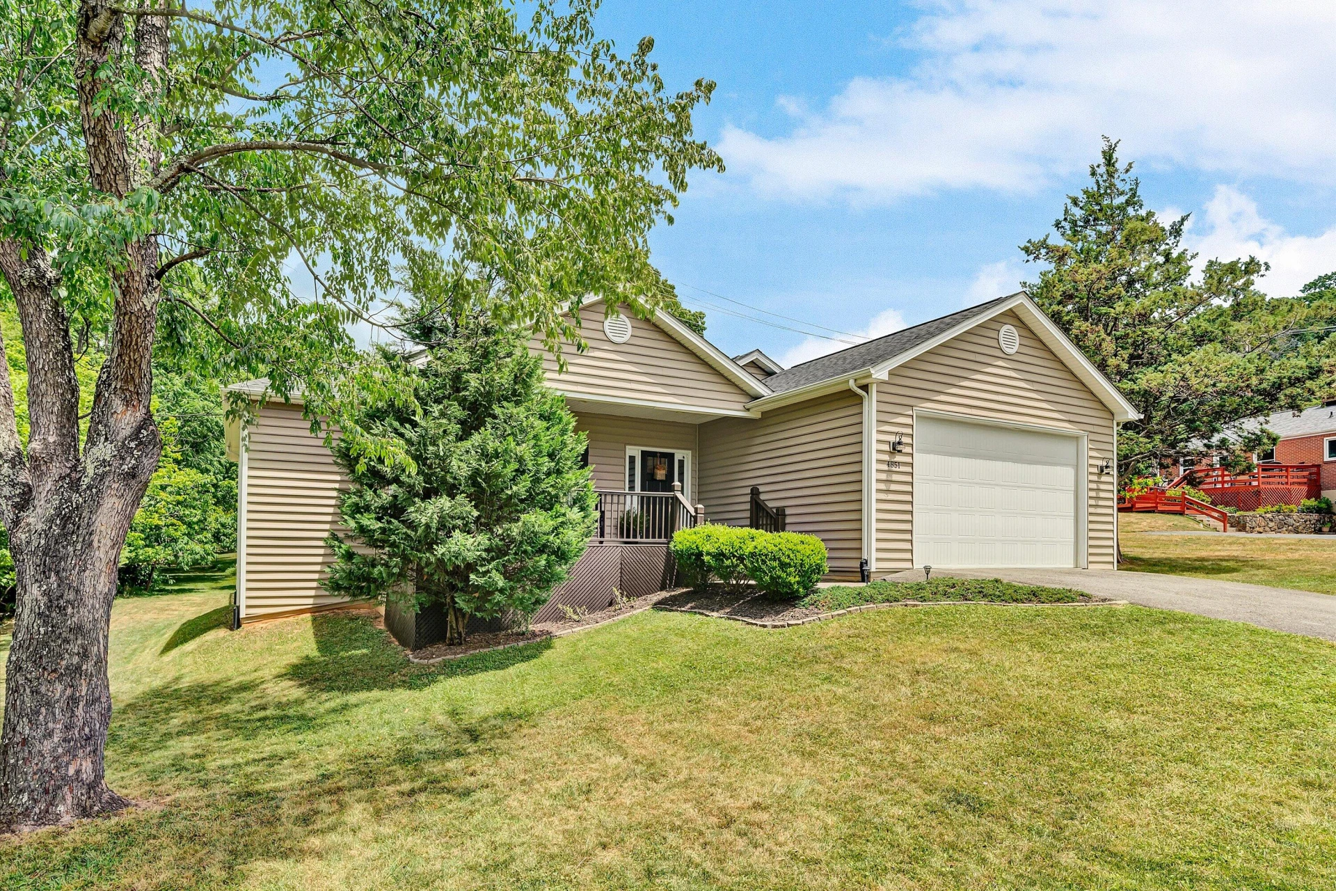 4851 Colonial AVE - Photo 4