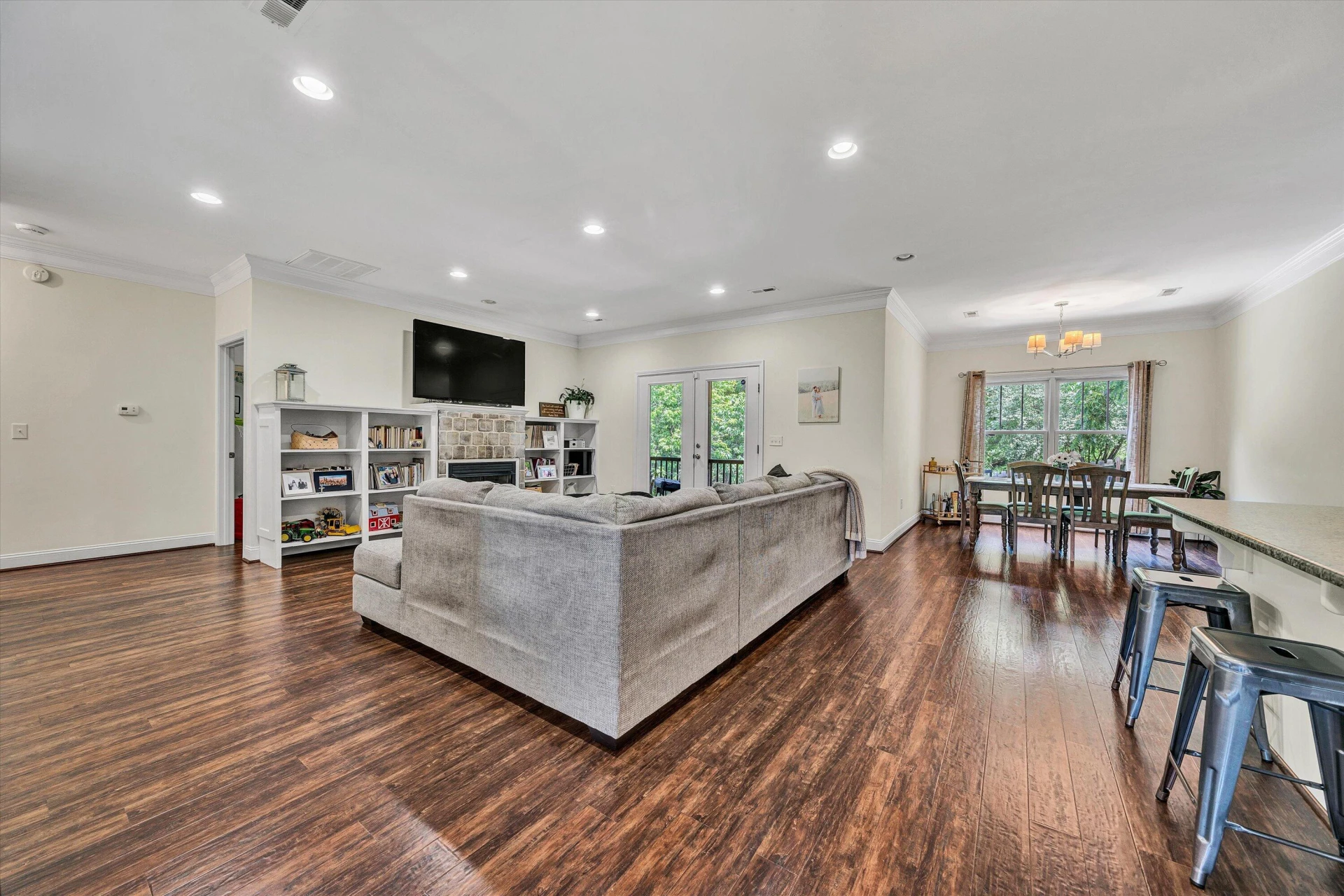 4851 Colonial AVE - Photo 6