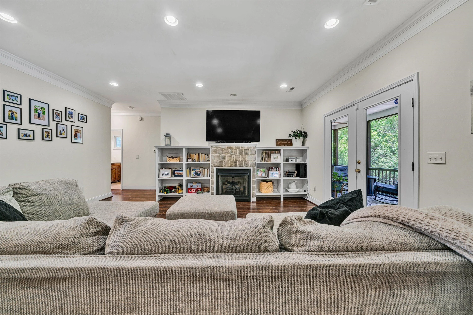 4851 Colonial AVE - Photo 7