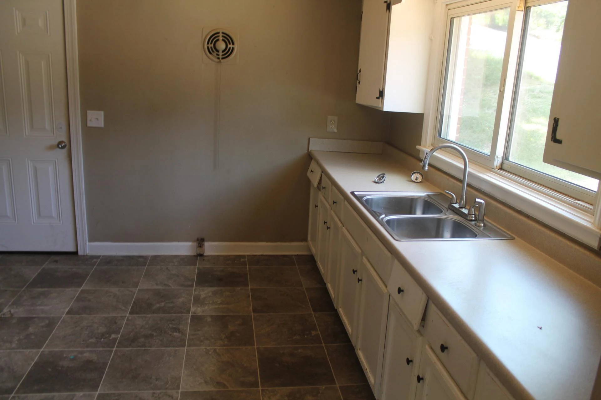 2756 Kirkland DR NW - Photo 6