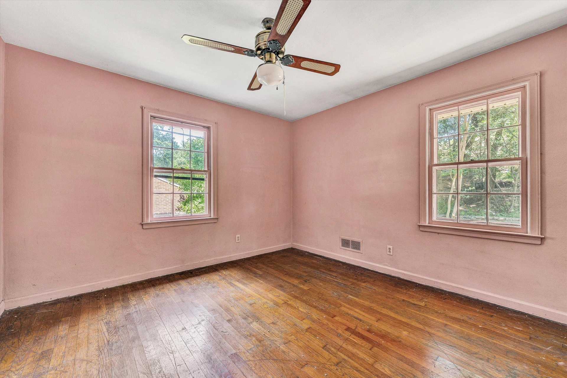 2758 Beverly BLVD SW - Photo 11