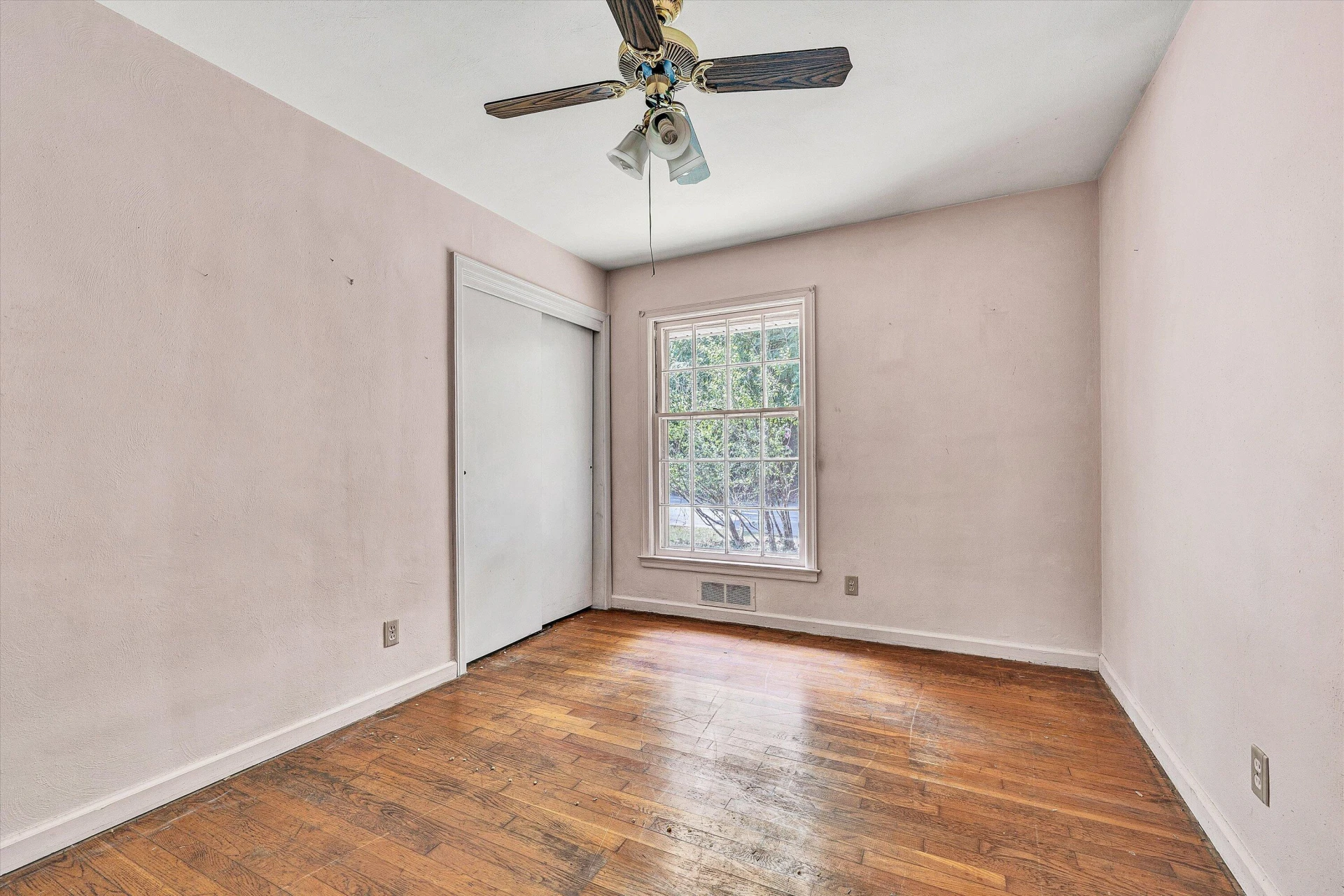 2758 Beverly BLVD SW - Photo 13