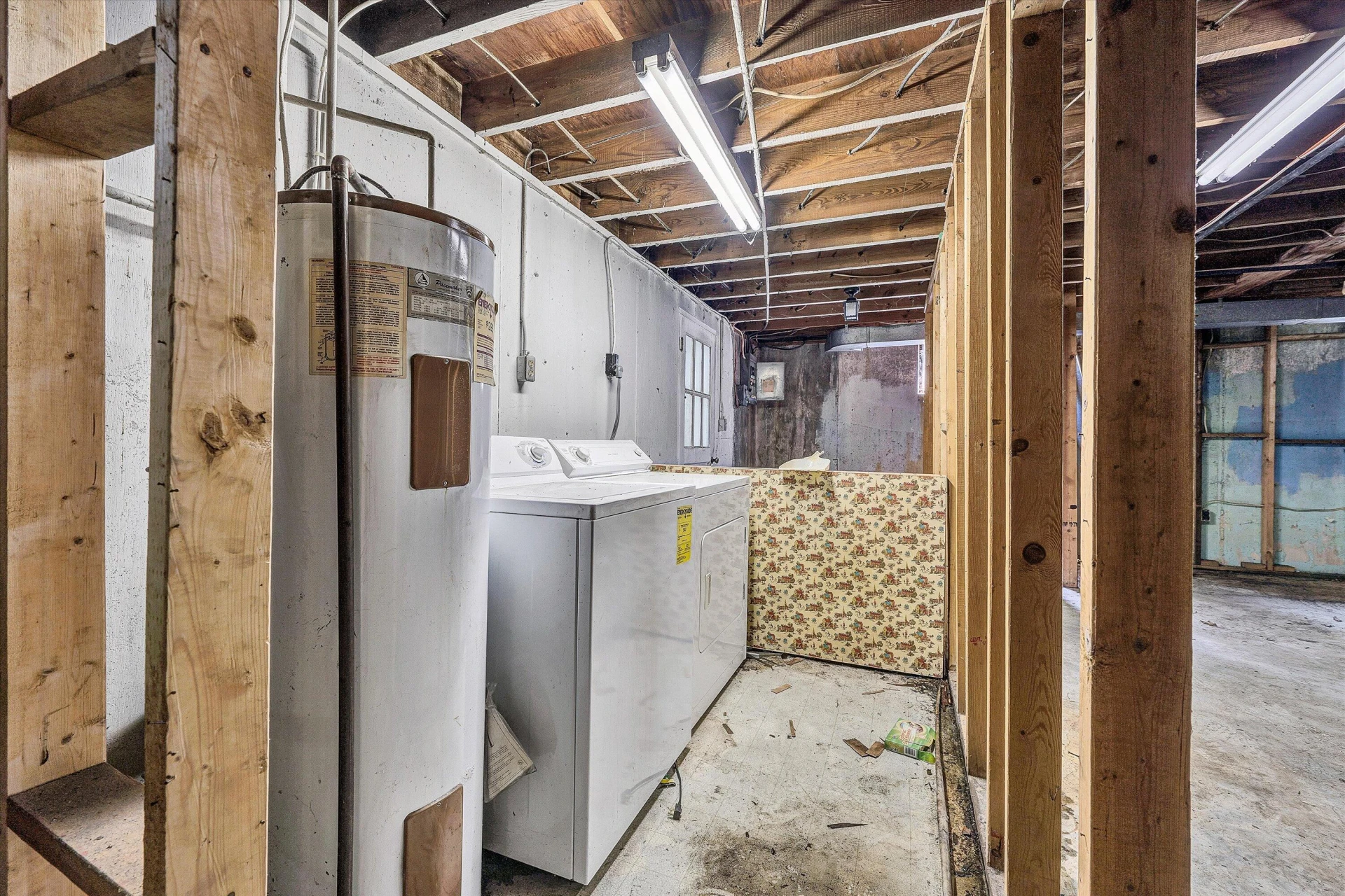 2758 Beverly BLVD SW - Photo 14