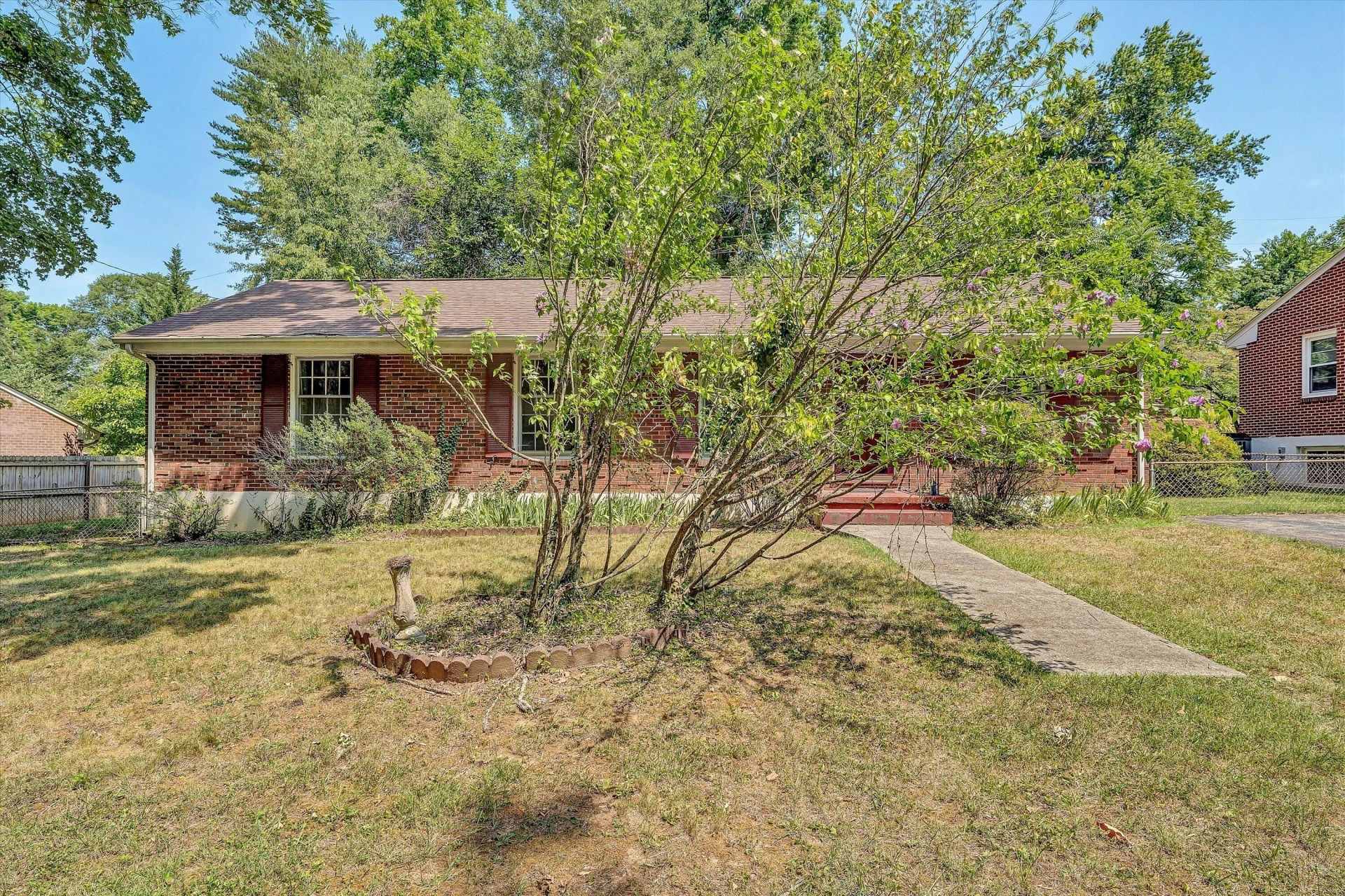 2758 Beverly BLVD SW - Photo 2
