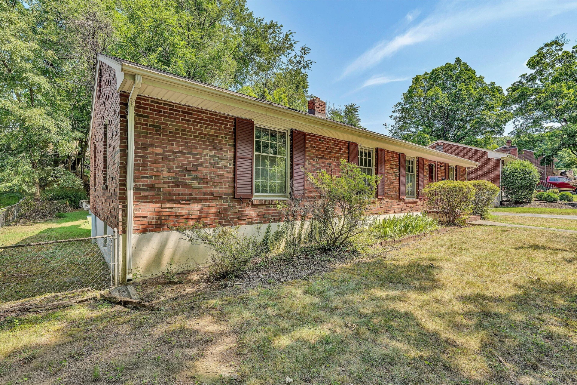 2758 Beverly BLVD SW - Photo 3