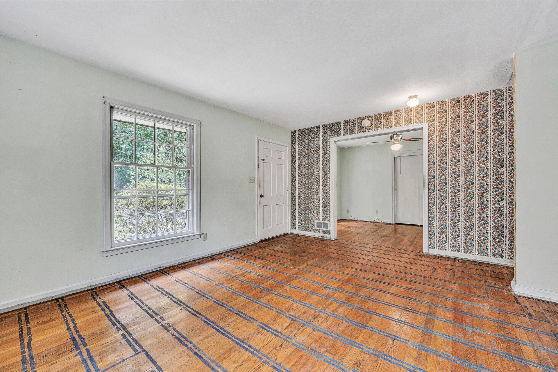 2758 Beverly BLVD SW - Photo 4