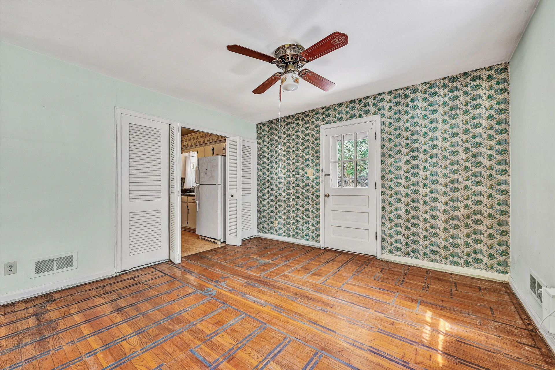 2758 Beverly BLVD SW - Photo 5