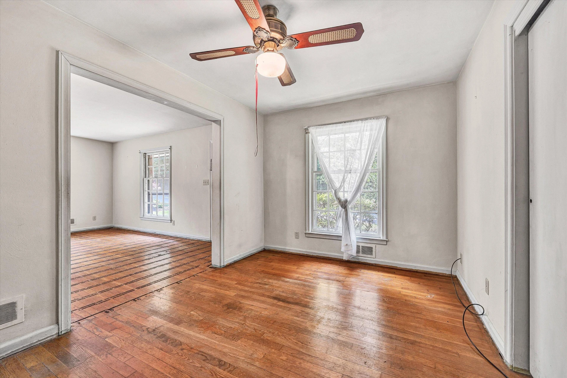 2758 Beverly BLVD SW - Photo 8