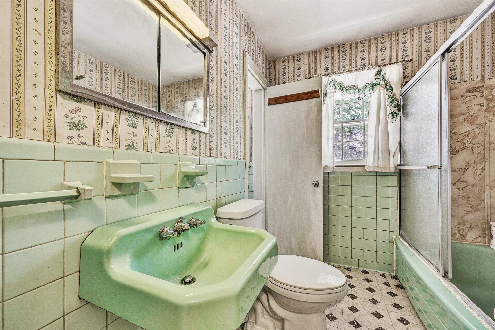 2758 Beverly BLVD SW - Photo 9