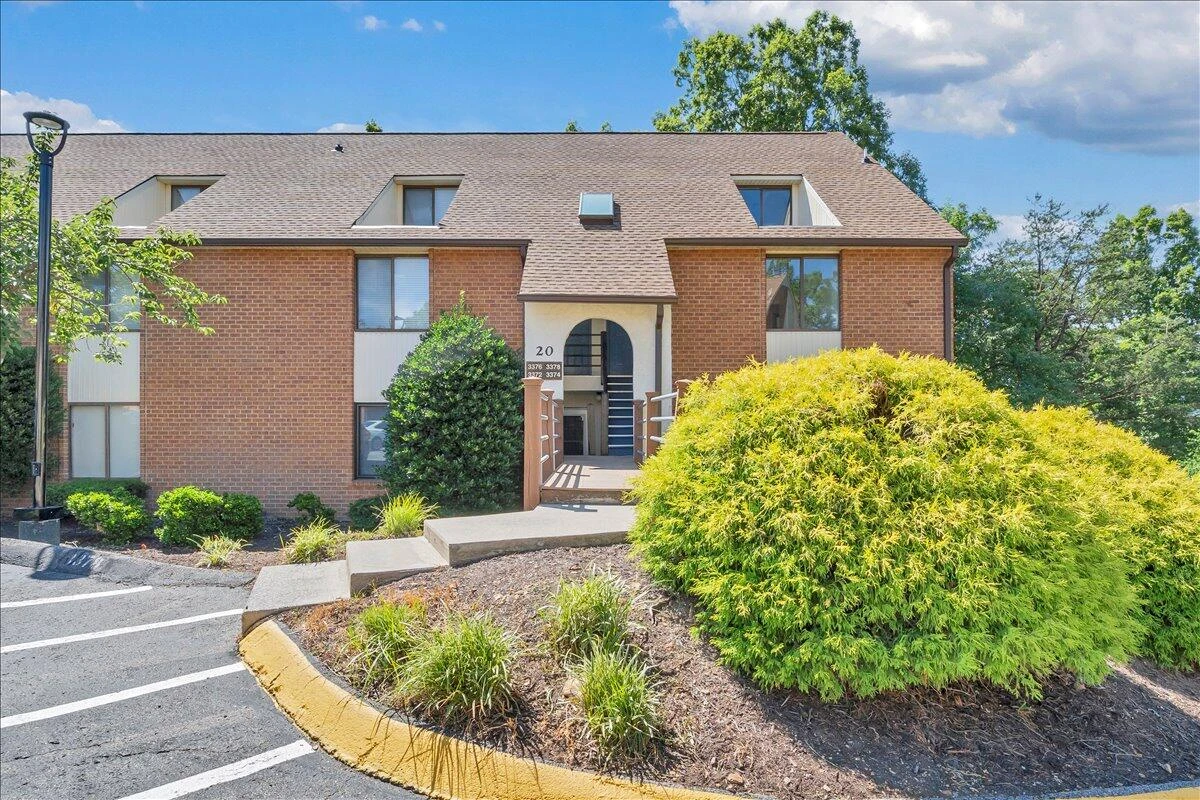 3372 Forest CT