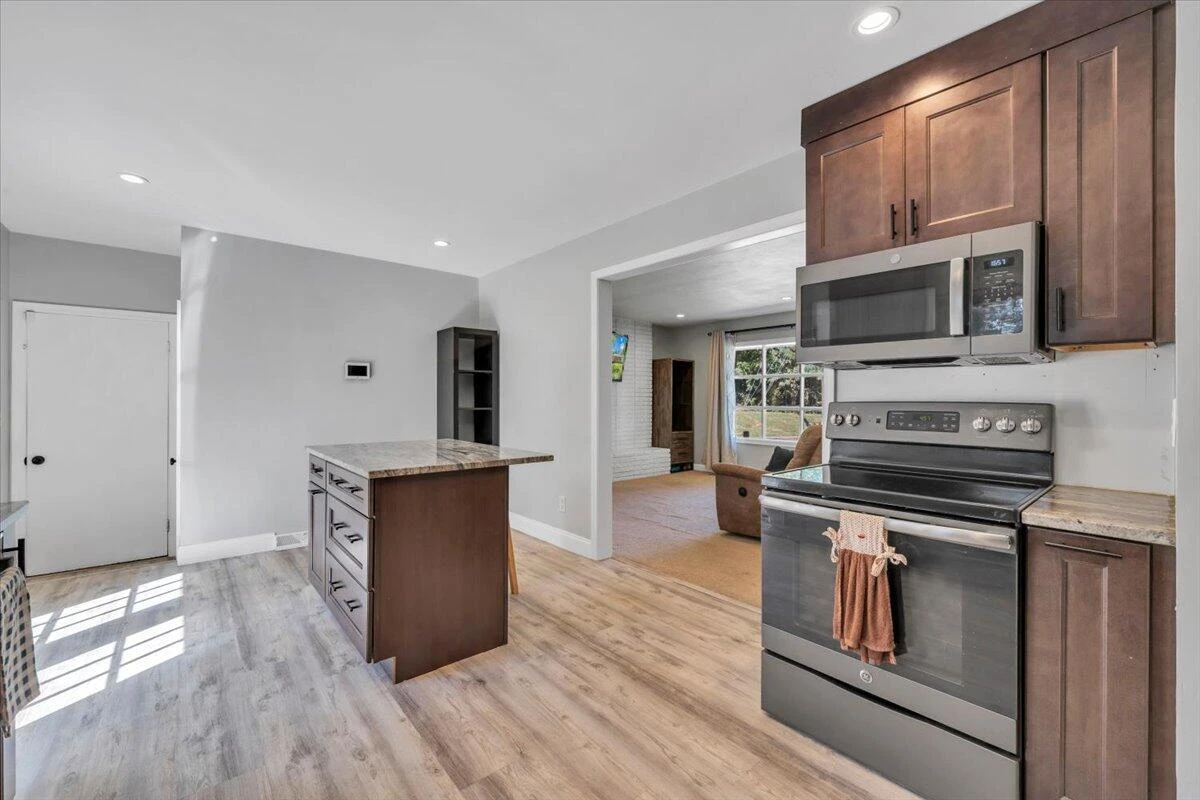 3101 Kershaw RD NW - Photo 12