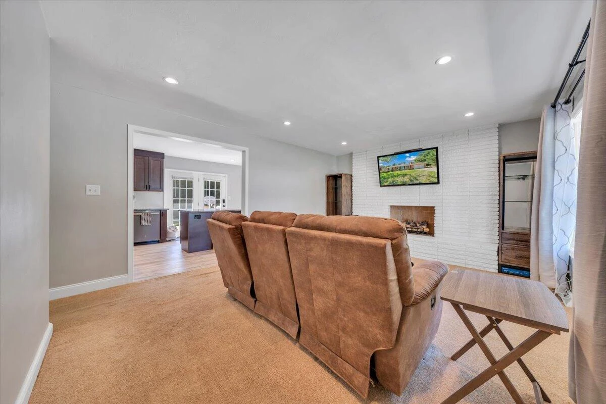 3101 Kershaw RD NW - Photo 2