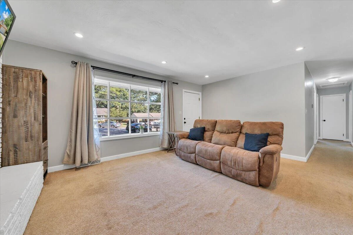 3101 Kershaw RD NW - Photo 5