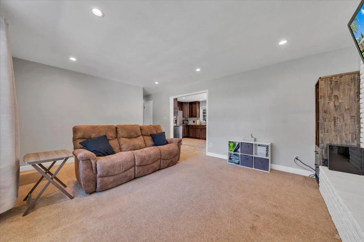 3101 Kershaw RD NW - Photo 6