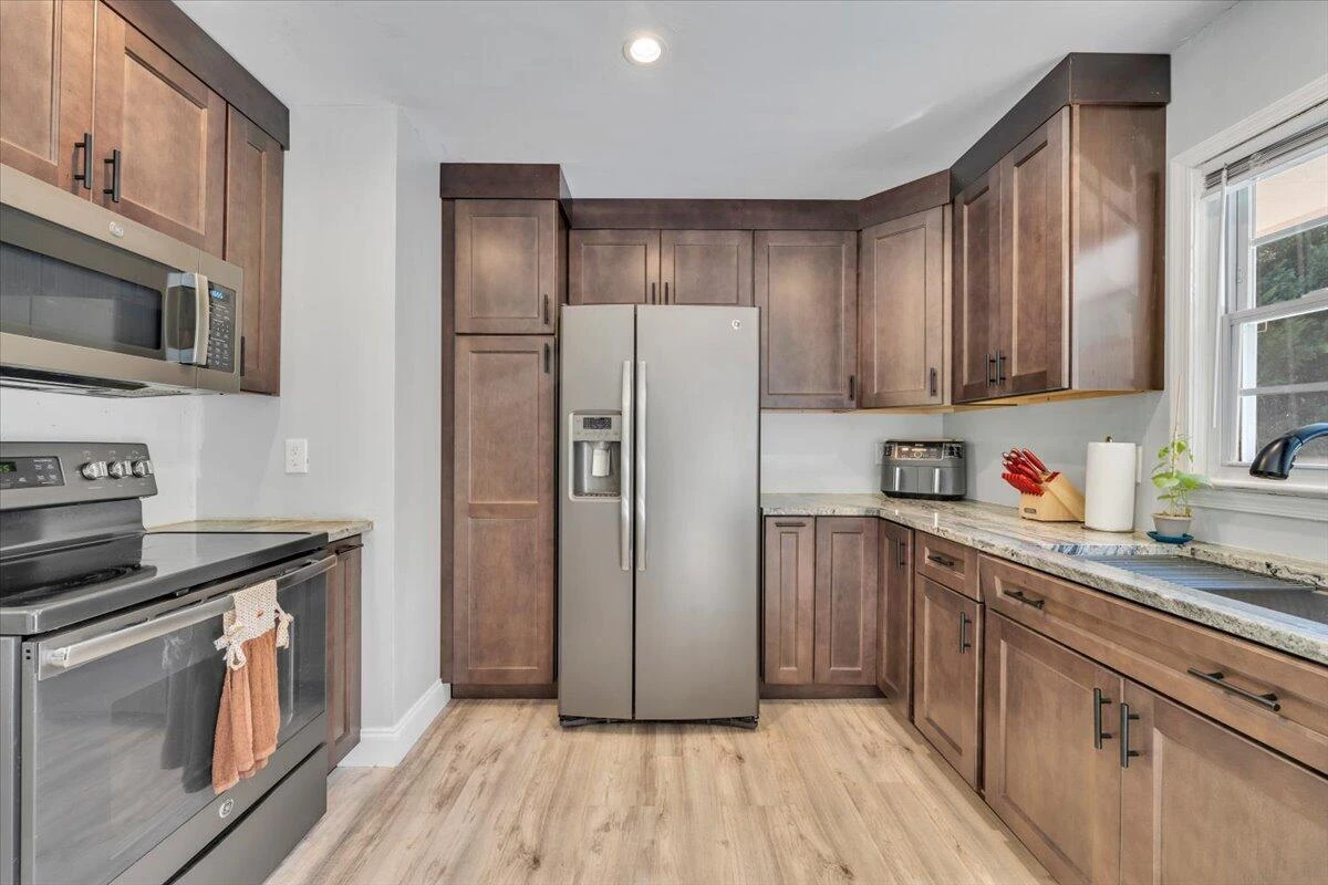3101 Kershaw RD NW - Photo 8